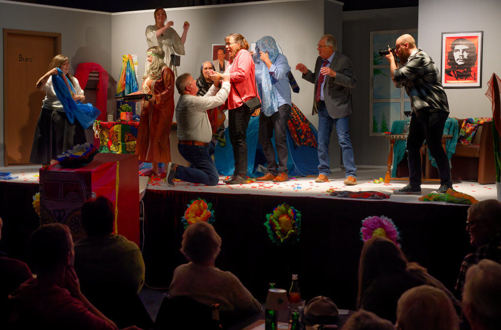 13. Oktober 2024 Kultur in Emden – „Was ist schon normal, wenn die Larrelter loslegen?“